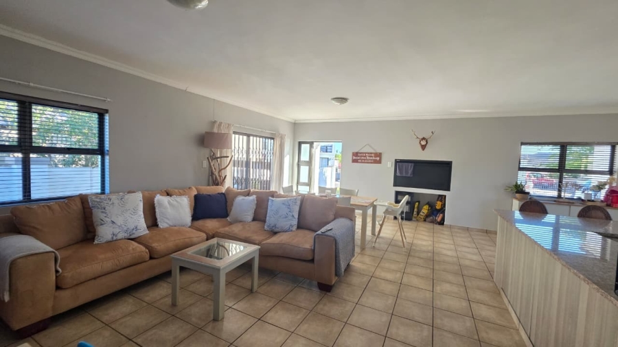 3 Bedroom Property for Sale in Country Club Western Cape